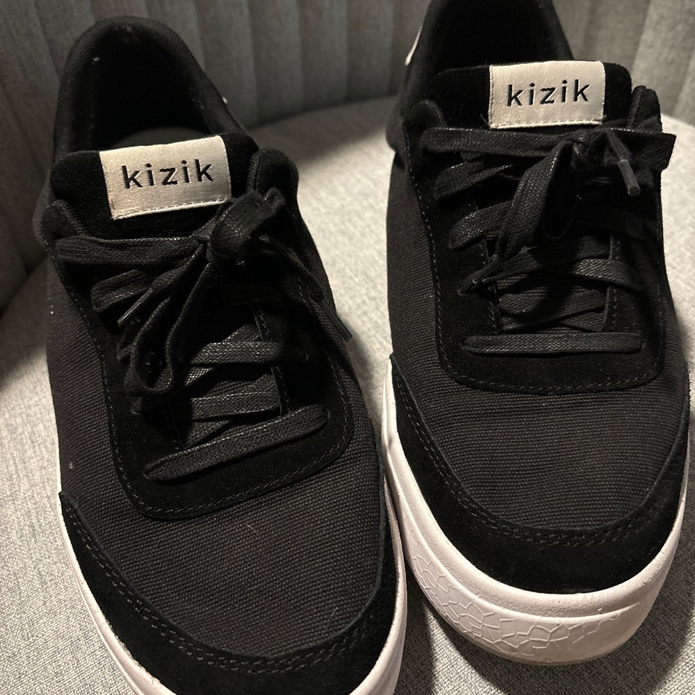 Kizik size 11 wide womens sneakers